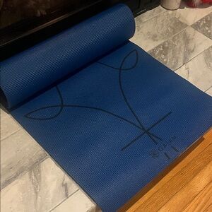 GAIAM Deep Blue Yoga Mat with Black Design